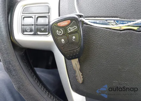 2013 Chrysler 200 Limited z USA, uszkodzony, nr VIN 1C3CCBCG6DN718898